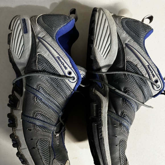 Reebok athletic shoes. size 10 1/2 gray with blue trim - Picture 3 of 4